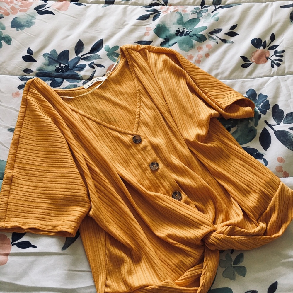 Cute blouse - Picture 2 of 2
